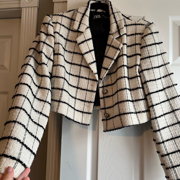 Cropped Zara jacket blazer. Worn twice - Picture 1 of 3